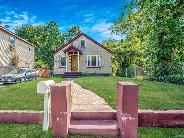 128 Winding Street, Huntington Station NY 11746