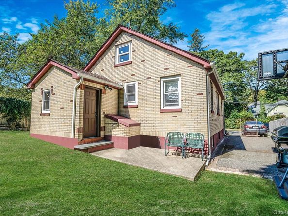 128 Winding Street, Huntington Station NY 11746