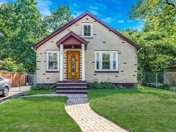 128 Winding Street, Huntington Station NY 11746