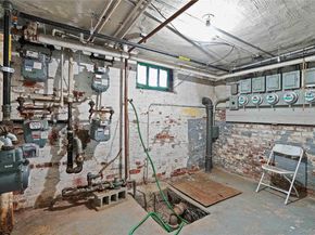 72-07 73 Street, Glendale NY 11385