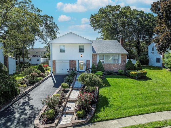 6 Linden Street, Selden NY 11784