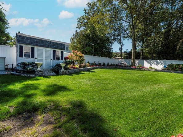 6 Linden Street, Selden NY 11784