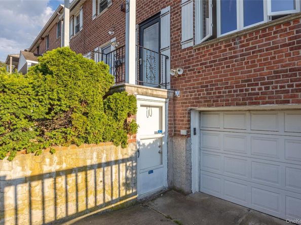 240-02 65th Avenue, Little Neck NY 11362