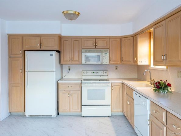 240-02 65th Avenue, Little Neck NY 11362