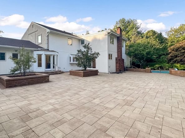 18 Durham Drive, Dix Hills NY 11746