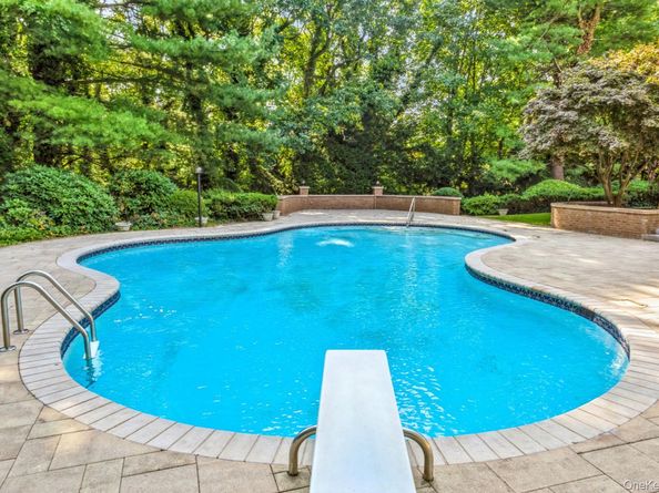 18 Durham Drive, Dix Hills NY 11746