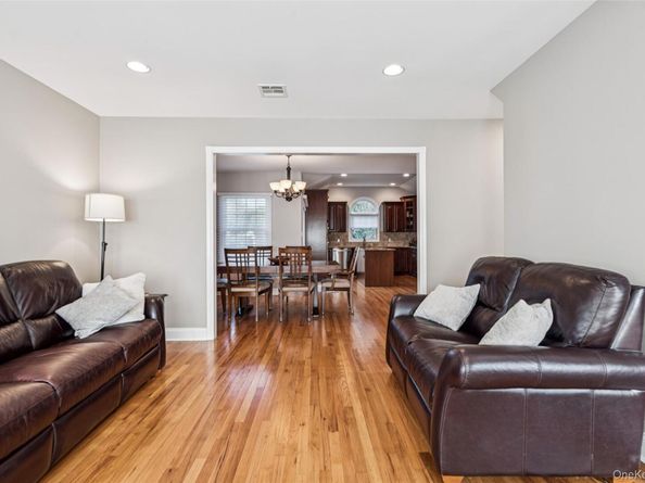 470 Argyle Road, Mineola NY 11501