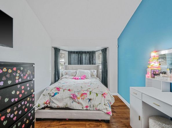 62 Bayside Avenue, Amity Harbor NY 11701