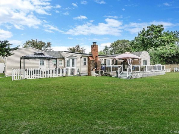 62 Bayside Avenue, Amity Harbor NY 11701