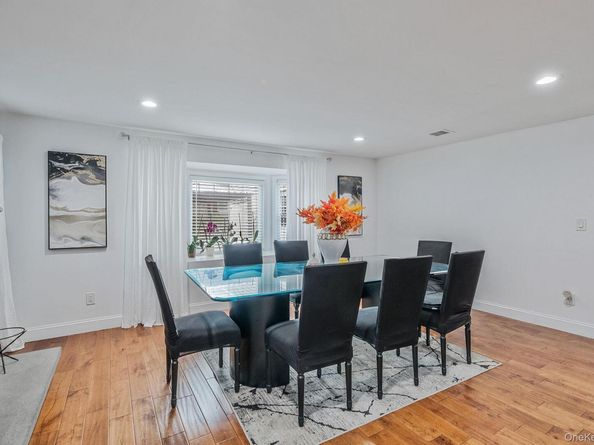 62 Bayside Avenue, Amity Harbor NY 11701