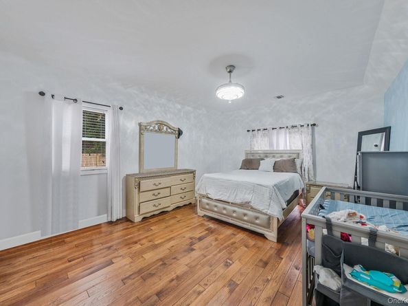 62 Bayside Avenue, Amity Harbor NY 11701