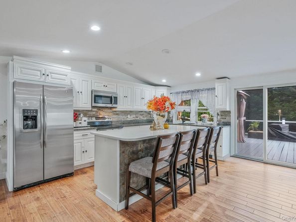 62 Bayside Avenue, Amity Harbor NY 11701