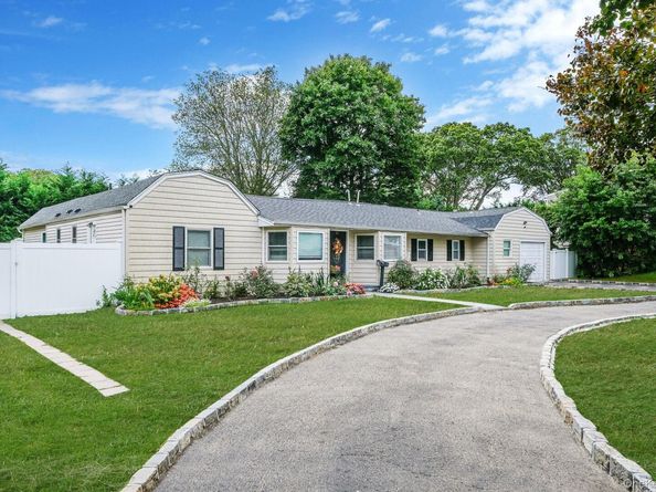 62 Bayside Avenue, Amity Harbor NY 11701