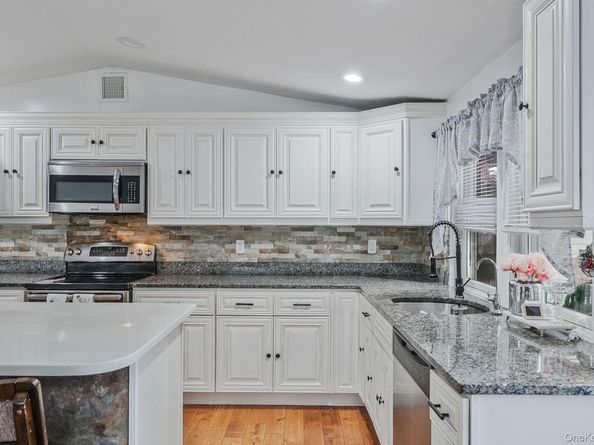 62 Bayside Avenue, Amity Harbor NY 11701