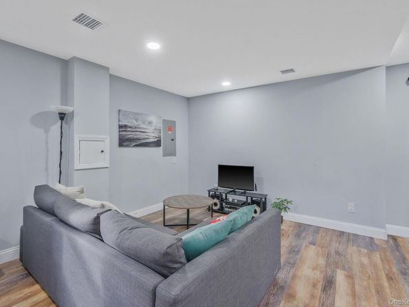 62 Bayside Avenue, Amity Harbor NY 11701