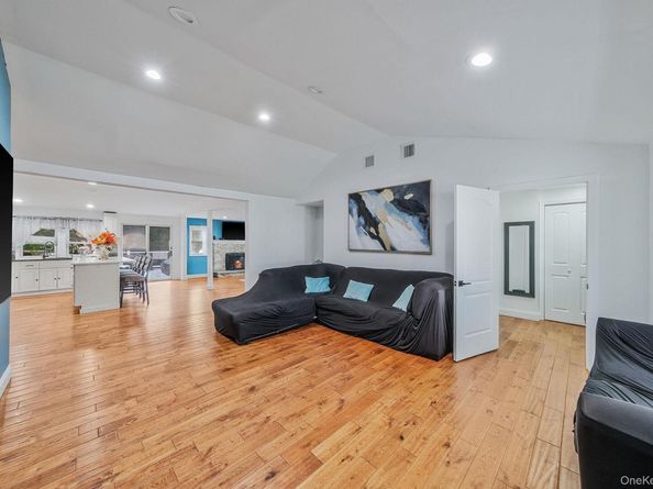 62 Bayside Avenue, Amity Harbor NY 11701