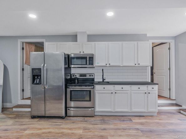 62 Bayside Avenue, Amity Harbor NY 11701