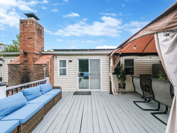 62 Bayside Avenue, Amity Harbor NY 11701