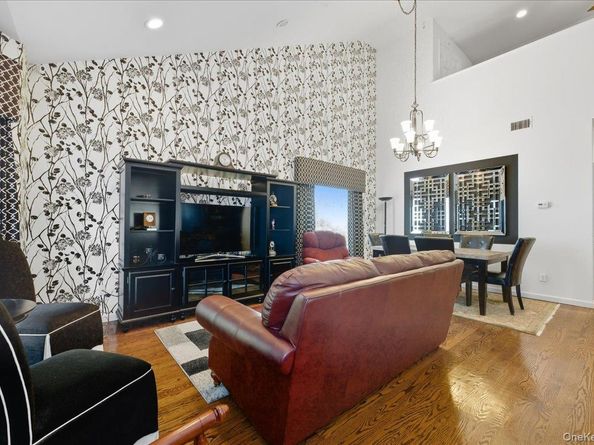 383 Summer Court, East Meadow NY 11554