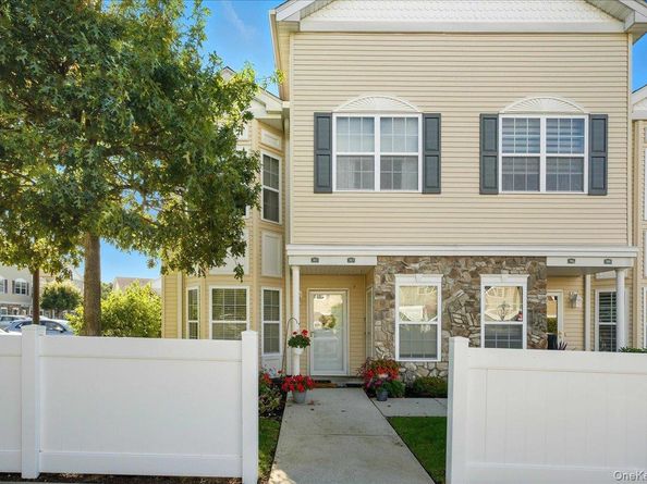 383 Summer Court, East Meadow NY 11554