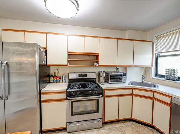 1 Jefferson Avenue J10, Rockville Centre NY 11570