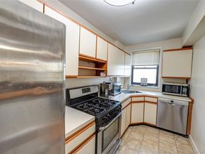 1 Jefferson Avenue J10, Rockville Centre NY 11570