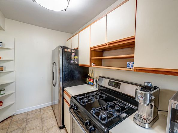 1 Jefferson Avenue J10, Rockville Centre NY 11570