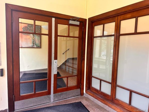 150-11 72nd Road 6F, Flushing NY 11367