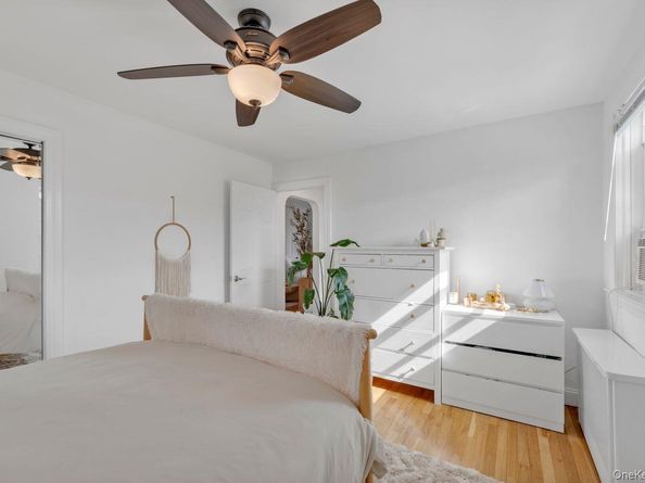 73-20 263rd Street G, Glen Oaks NY 11004