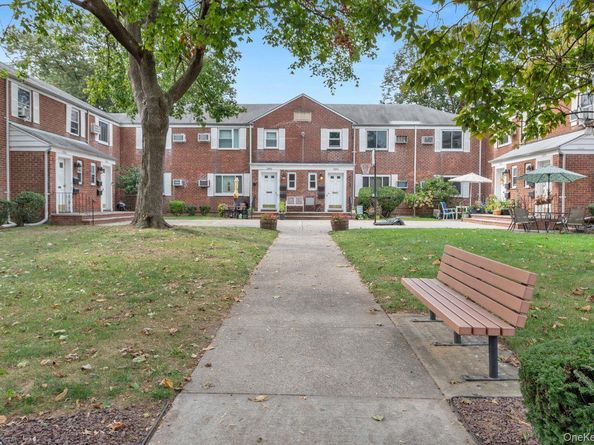 73-20 263rd Street G, Glen Oaks NY 11004