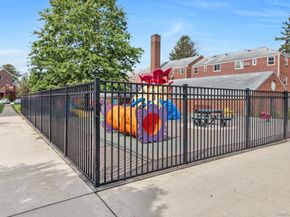 73-20 263rd Street G, Glen Oaks NY 11004