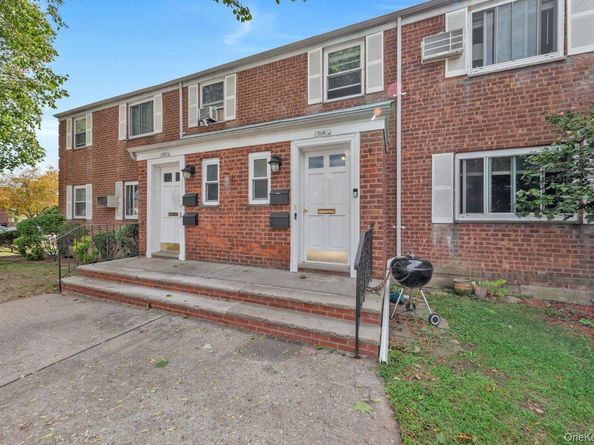 73-20 263rd Street G, Glen Oaks NY 11004