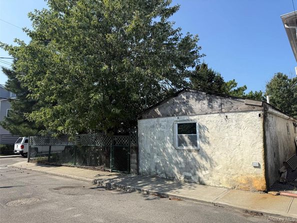 815 Walton Road, Broad Channel NY 11693