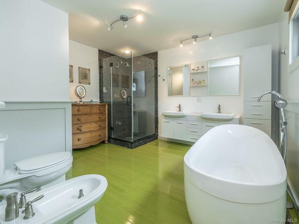 35 Highland Road, Glen Cove NY 11542