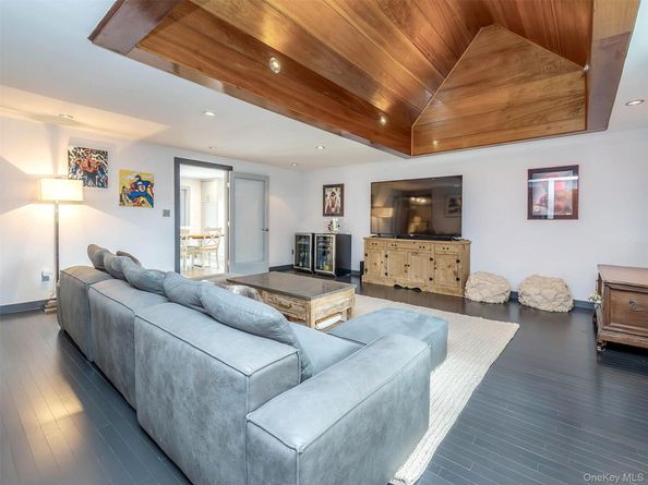 35 Highland Road, Glen Cove NY 11542