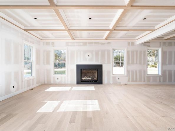 48 Whites Lane, Southampton NY 11968