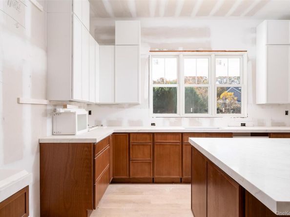 48 Whites Lane, Southampton NY 11968