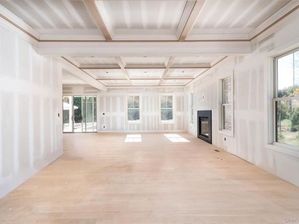 48 Whites Lane, Southampton NY 11968