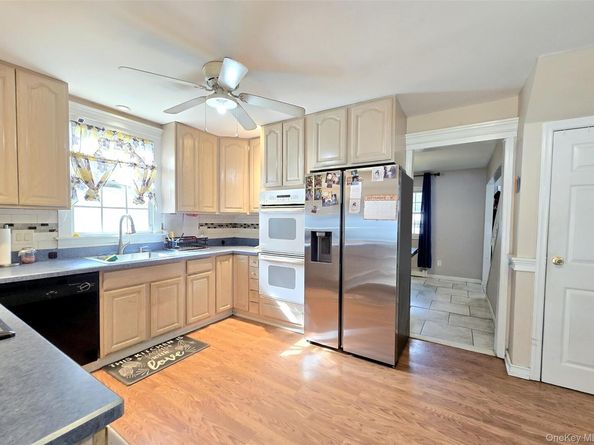 10 Hyde Lane, Coram NY 11727