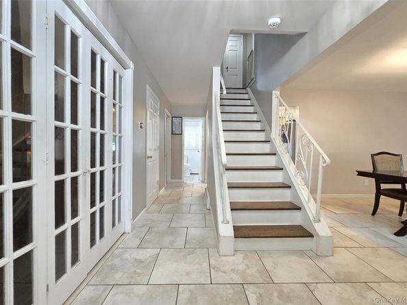 10 Hyde Lane, Coram NY 11727