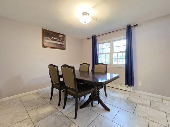 10 Hyde Lane, Coram NY 11727