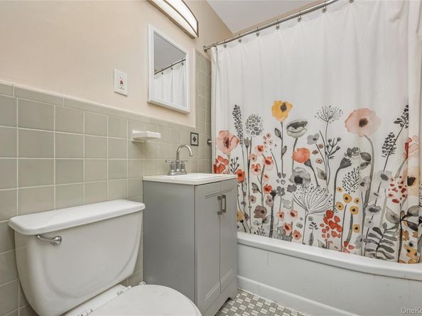 220-08 Stronghurst Avenue 22008, Queens Village North NY 11426
