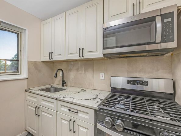 220-08 Stronghurst Avenue 22008, Queens Village North NY 11426