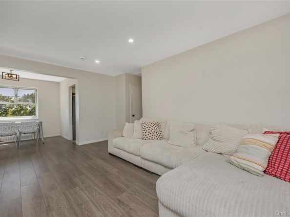 220-08 Stronghurst Avenue 22008, Queens Village North NY 11426