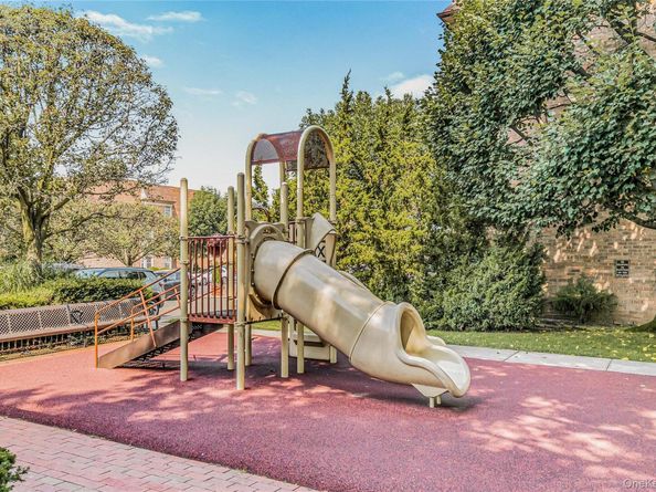 20607 Emily Road 3, Bayside NY 11360