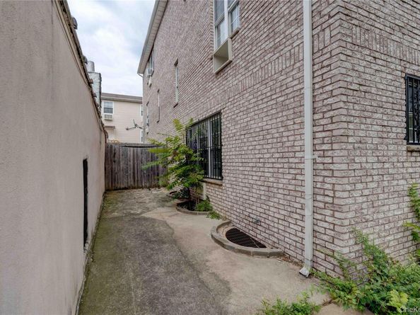 1056 E 215th Street, Bronx NY 10469