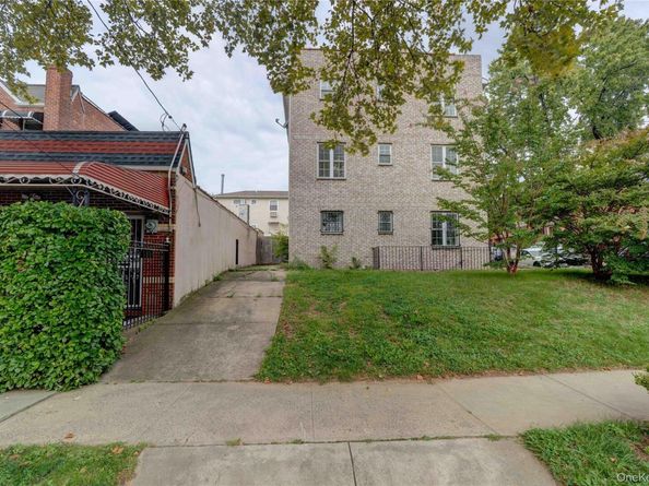 1056 E 215th Street, Bronx NY 10469