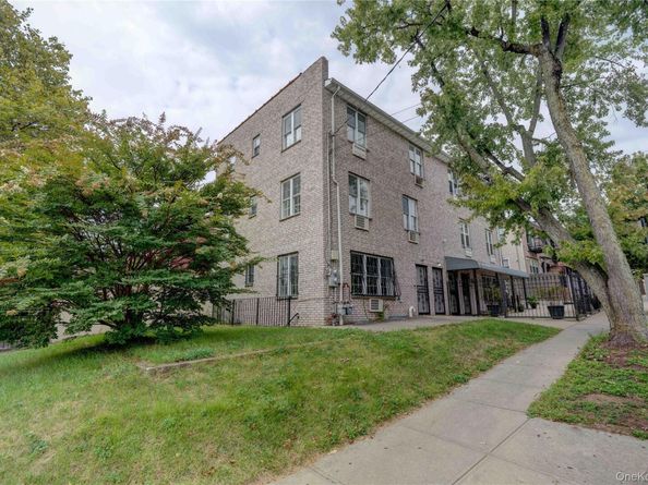 1056 E 215th Street, Bronx NY 10469