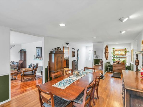 29 Crystal Lane, Westbury NY 11590