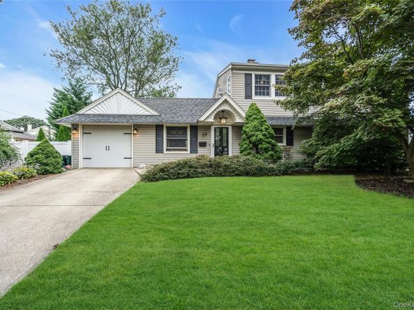 29 Crystal Lane, Westbury NY 11590